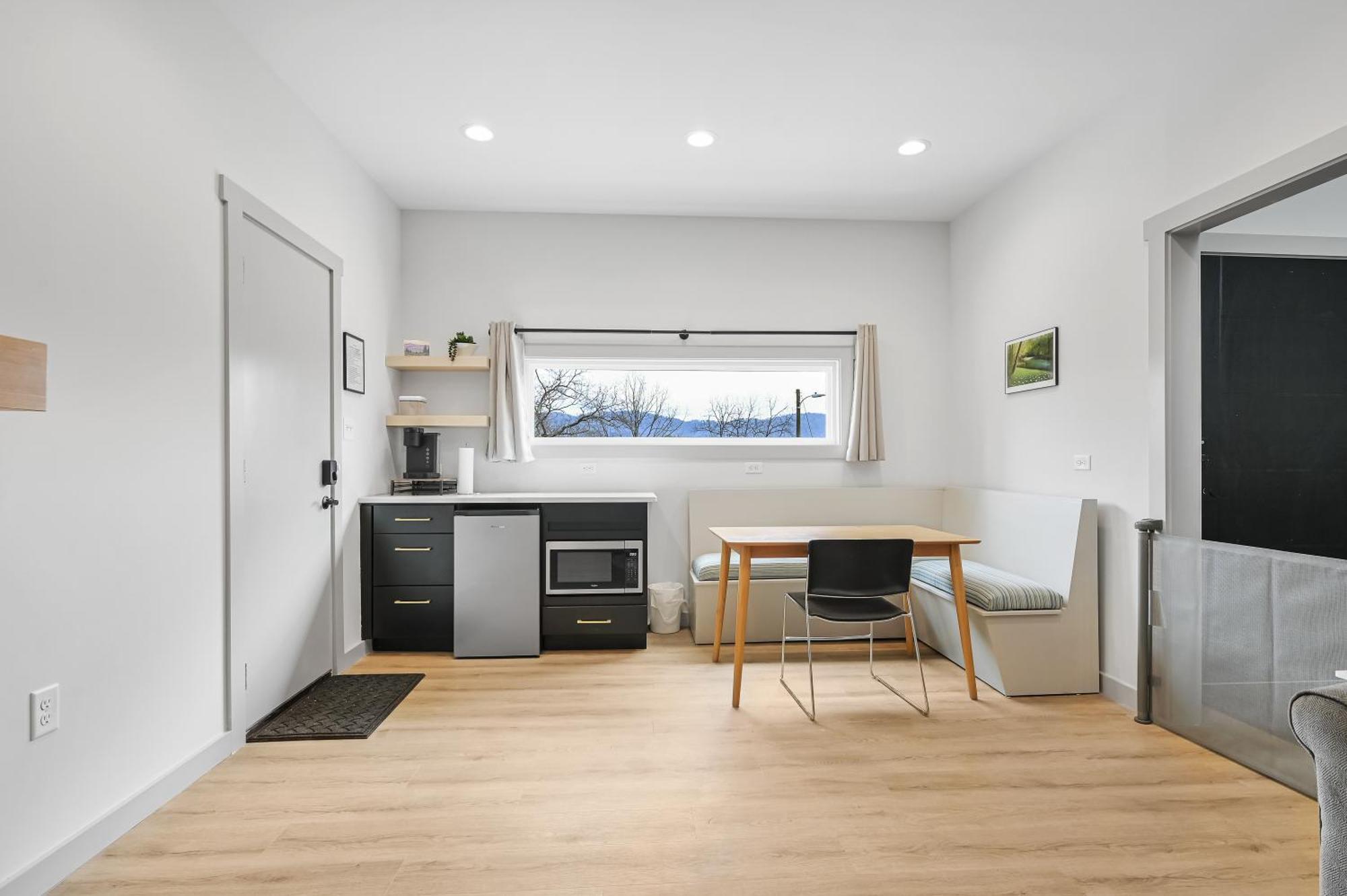 Mon Tresor, Modern Mountain Views With Deck Βίλα Weaverville Εξωτερικό φωτογραφία