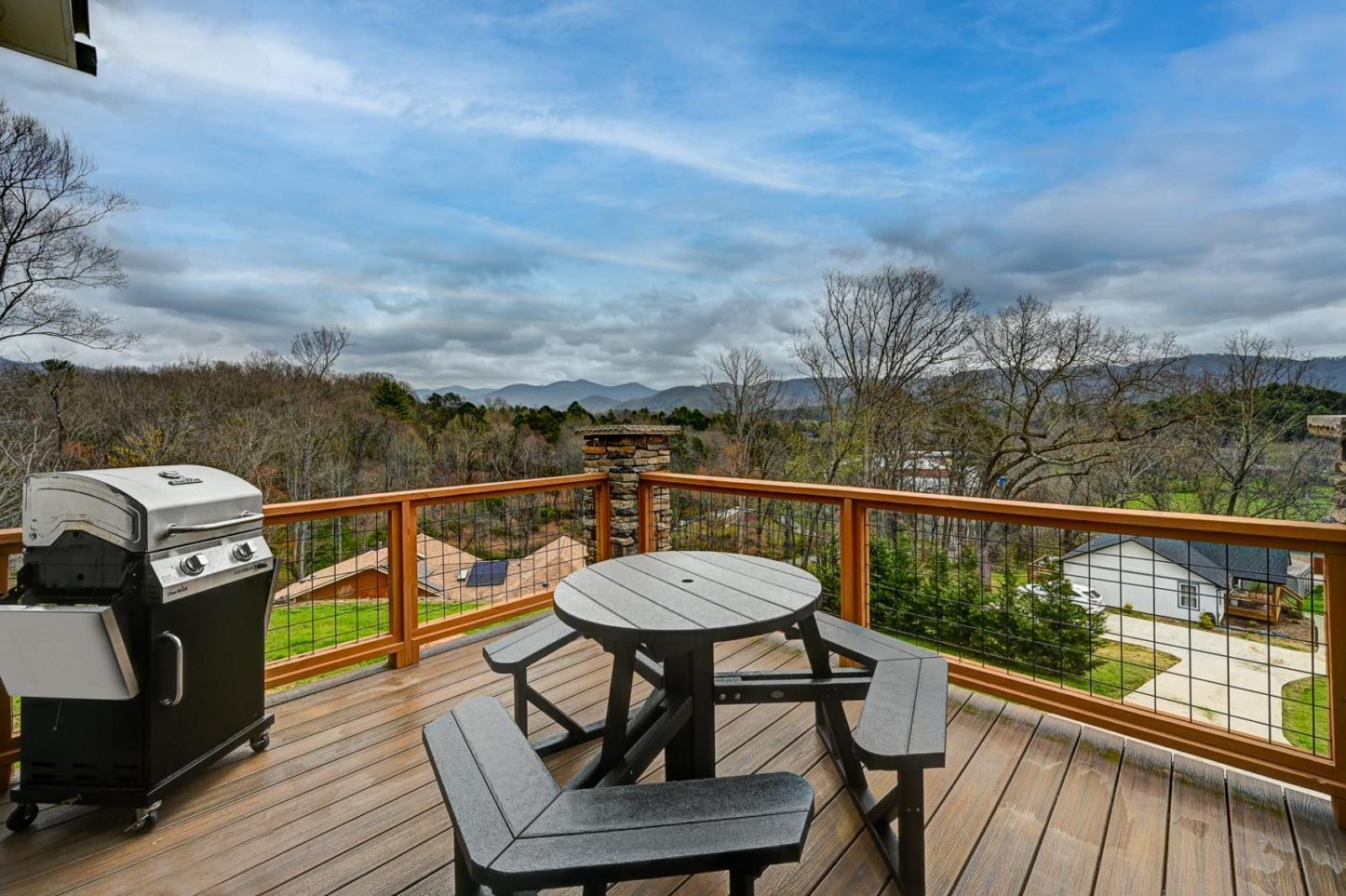 Mon Tresor, Modern Mountain Views With Deck Βίλα Weaverville Εξωτερικό φωτογραφία