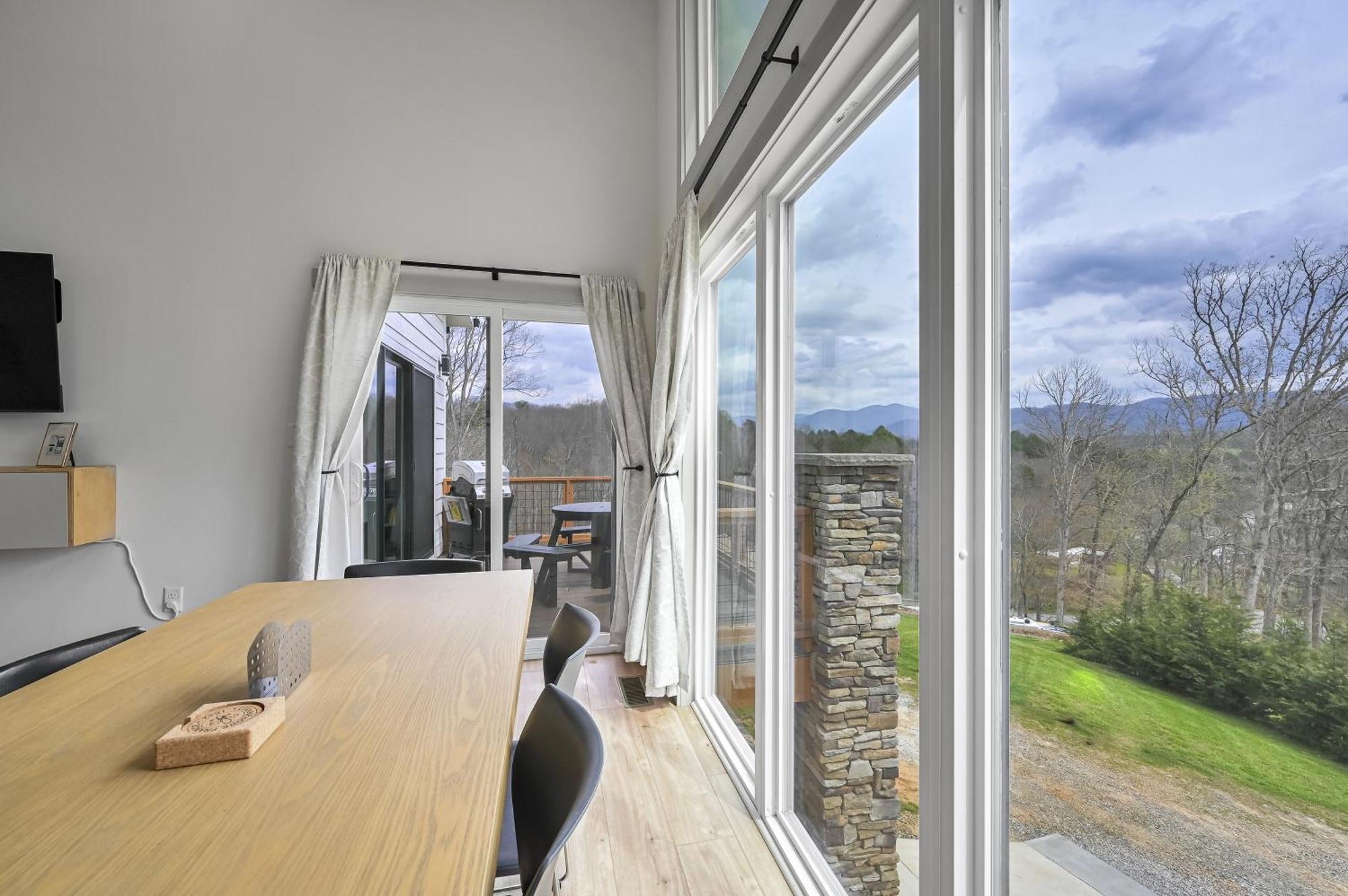 Mon Tresor, Modern Mountain Views With Deck Βίλα Weaverville Εξωτερικό φωτογραφία
