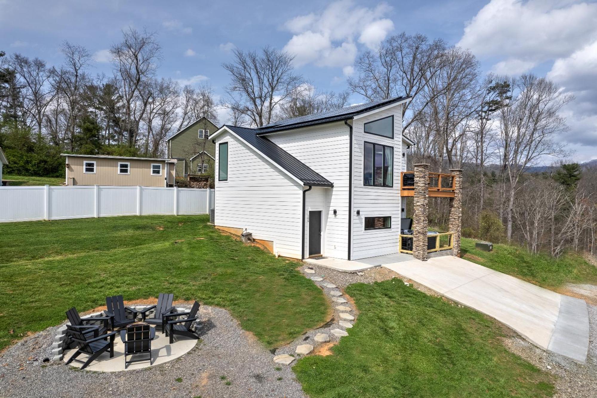 Mon Tresor, Modern Mountain Views With Deck Βίλα Weaverville Εξωτερικό φωτογραφία