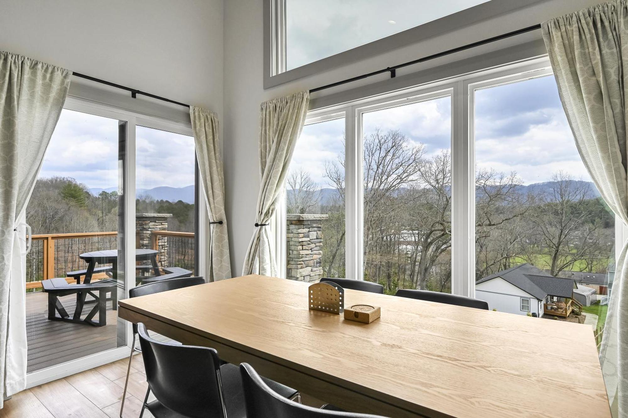 Mon Tresor, Modern Mountain Views With Deck Βίλα Weaverville Εξωτερικό φωτογραφία